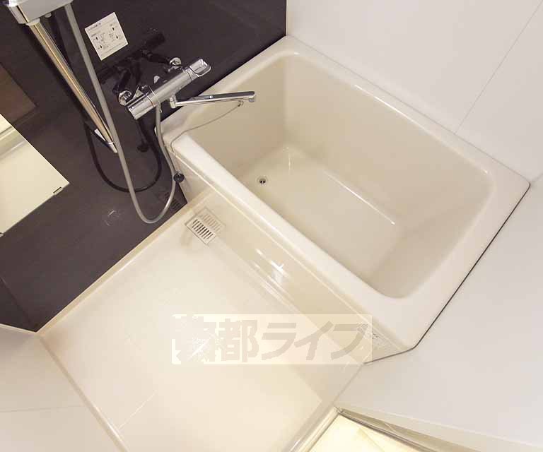 バス・シャワールーム　アクセントパネルがオシャレです。