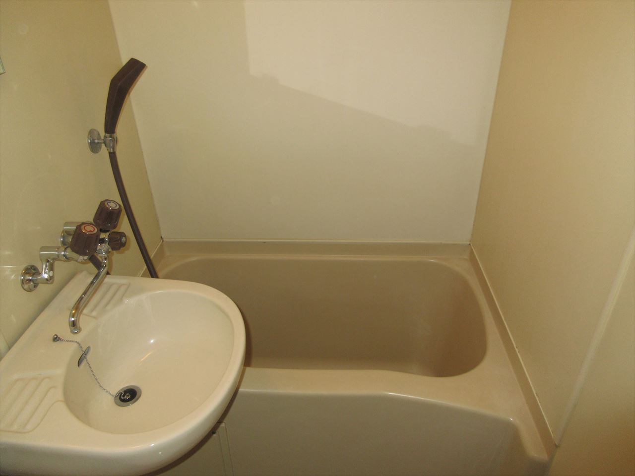 バス・シャワールーム　ラ・グラシューズ町南