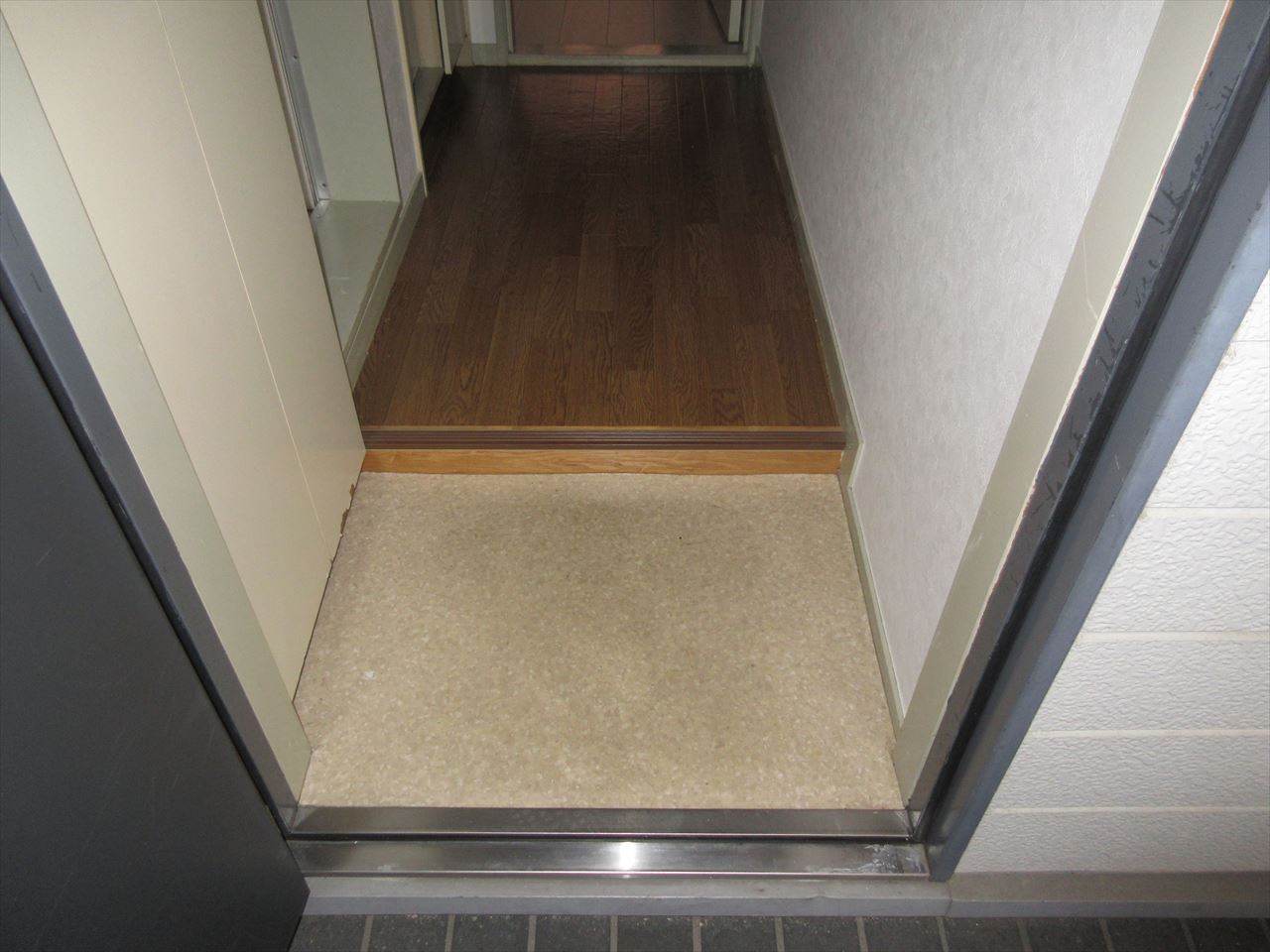 玄関　ラ・グラシューズ町南