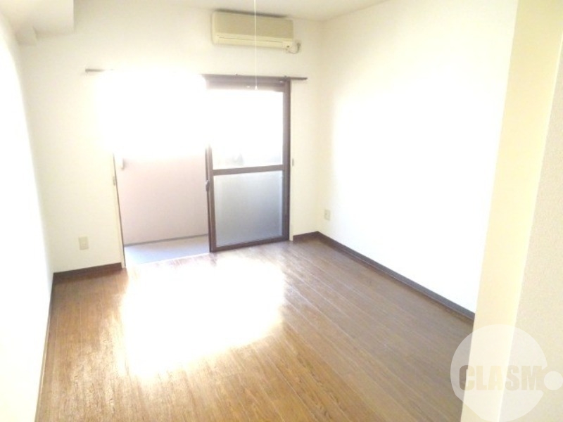 居室・リビング　明るいお部屋です♪