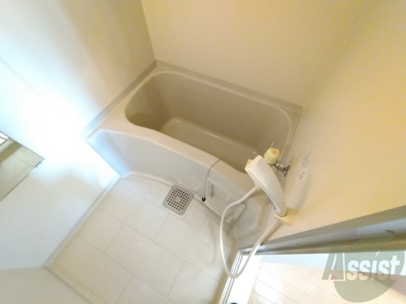 バス・シャワールーム　お風呂です。ゆっくりお風呂につかるのも体に良いですね