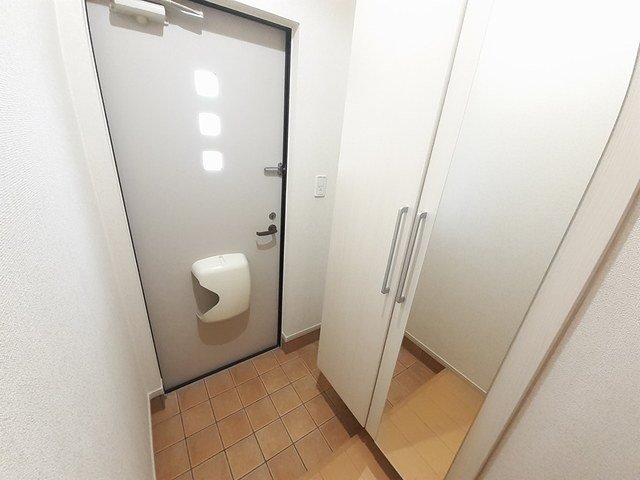 玄関　収納もある玄関です