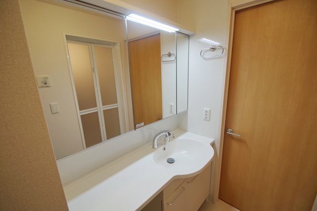 洗面設備　★朝の支度に便利な独立洗面台★