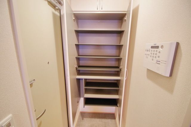 玄関　★下駄箱あります★