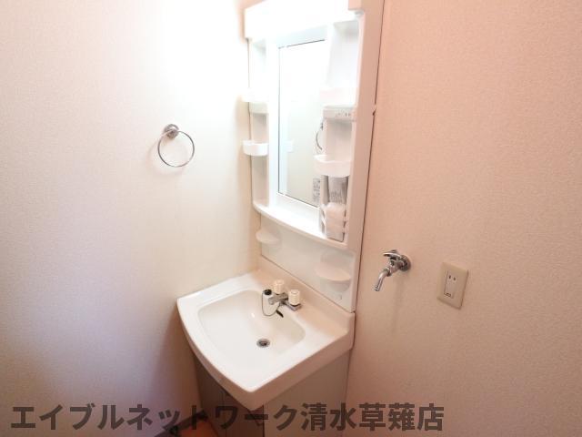 洗面設備　脱衣スペースもあります