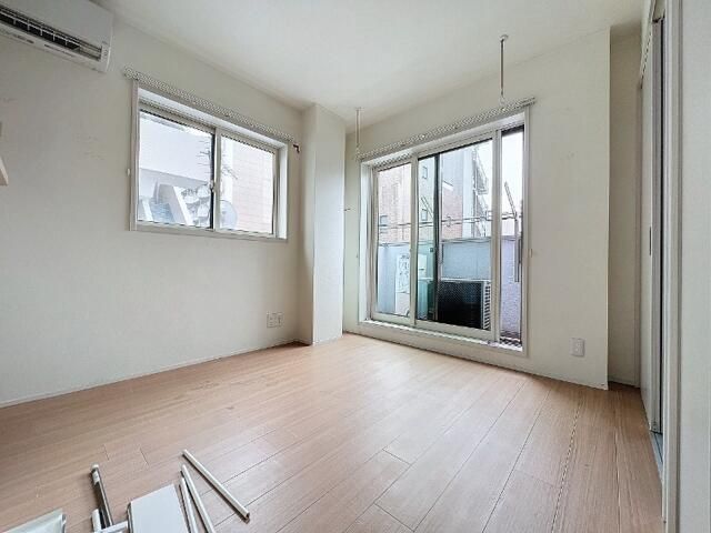 居室・リビング　こちらのリビングで趣味の時間をお楽しみください