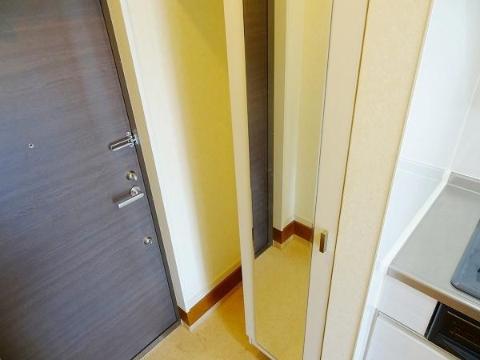 玄関　靴箱あり