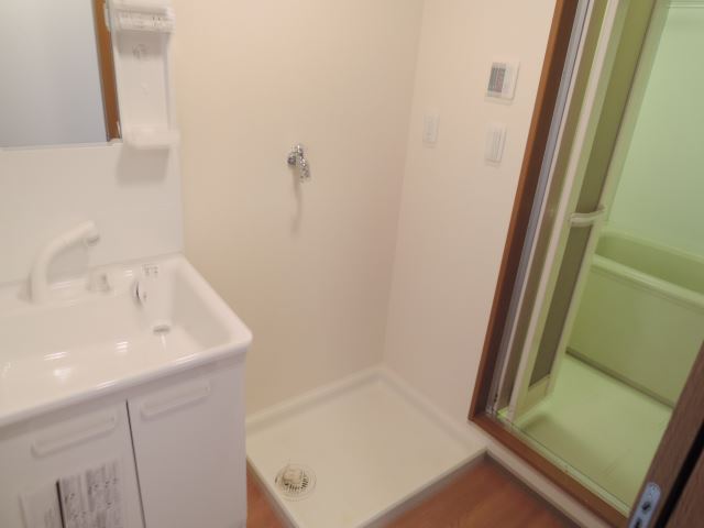 洗面設備　洗濯機置き場です。