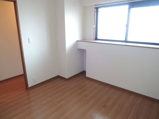 その他　５．８帖の部屋には窓があります。