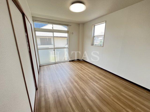 居室・リビング　同物件別部屋です