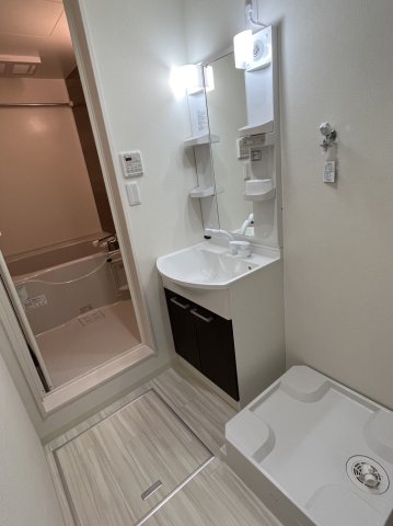 洗面設備　独立洗面台、朝の身支度には欠かせません