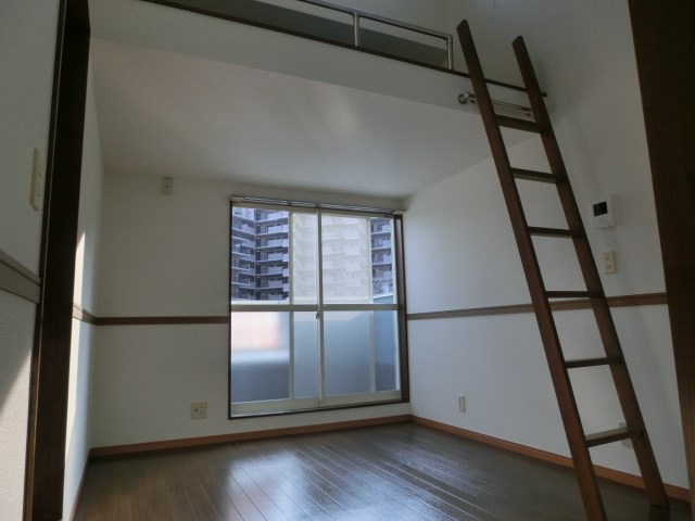 居室・リビング　写真は他の部屋になります。