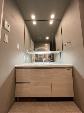 洗面設備　プレサンスレジェンド堺筋本町タワー　独立洗面台