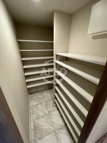 収納　プレサンスレジェンド堺筋本町タワー　シューズインクローゼット