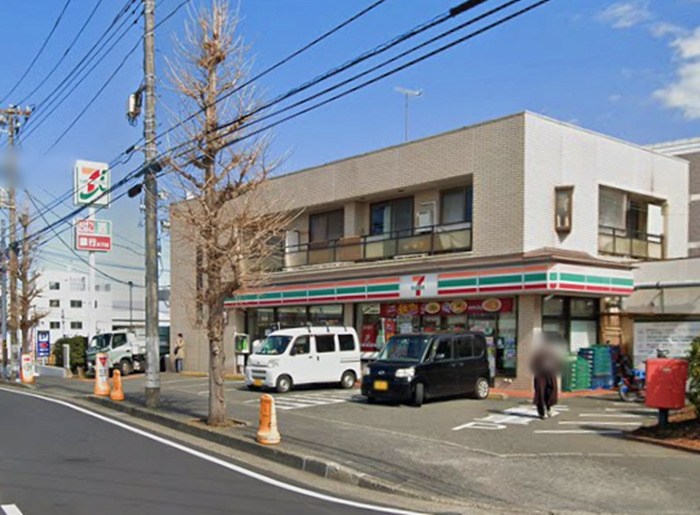 コンビニ　セブンイレブン（コンビニ）まで831m