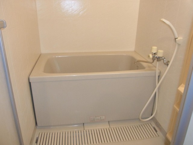 バス・シャワールーム　【浴室】ワイドバスタブを採用しております