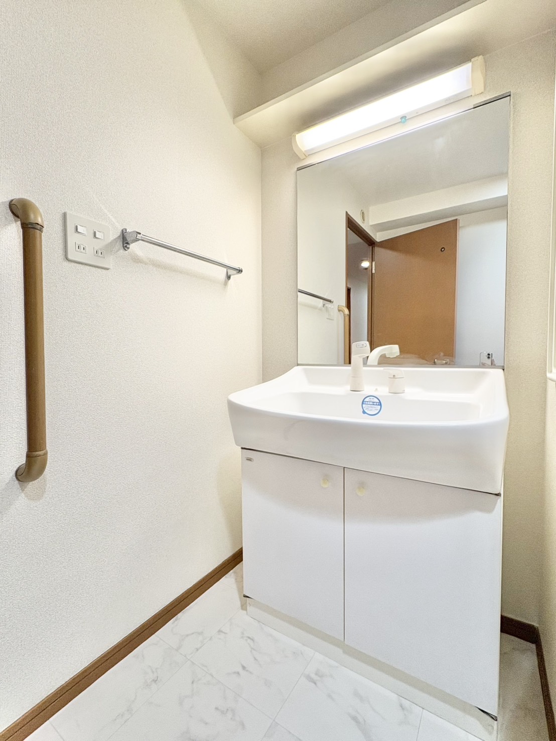 洗面設備　別部屋写真流用