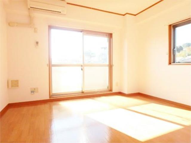 居室・リビング　２面採光の角部屋・明るいお部屋です