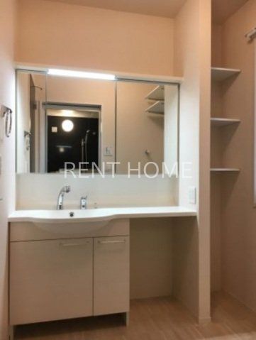 洗面設備　オシャレな洗面です。