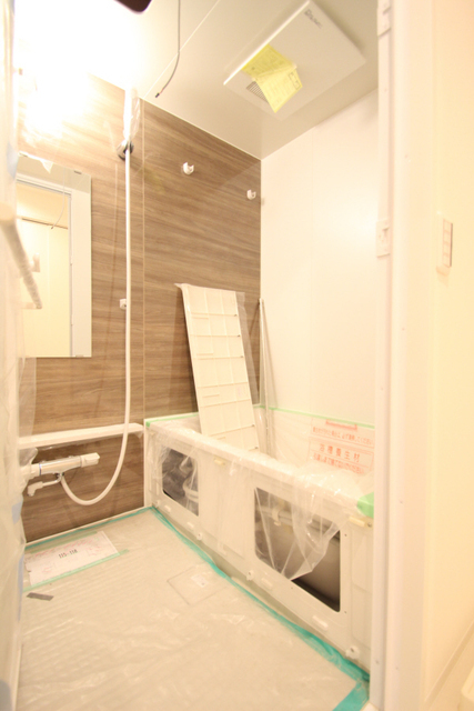 バス・シャワールーム　浴室乾燥付きのバスルーム