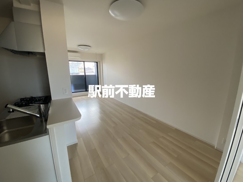 居室・リビング　同型タイプになります。