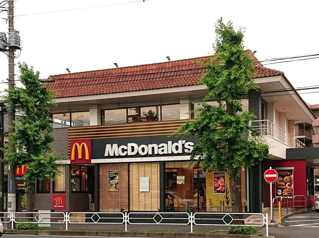 飲食店　マクドナルド港南中央店（飲食店）まで372m