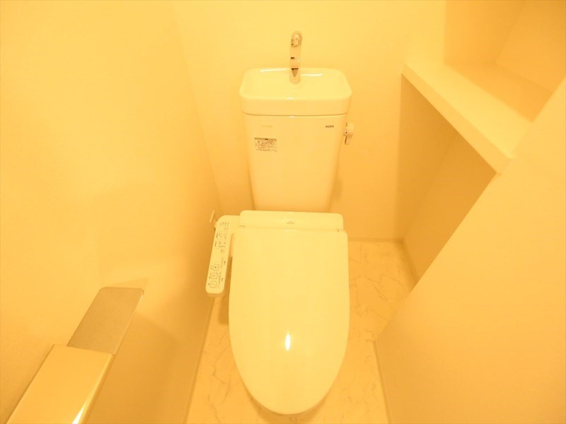 トイレ　温水洗浄暖房便座付トイレ