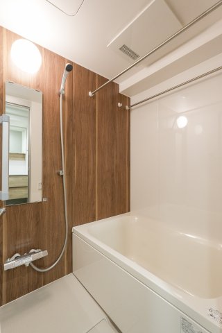 バス・シャワールーム　コンパクトで使いやすいお風呂です