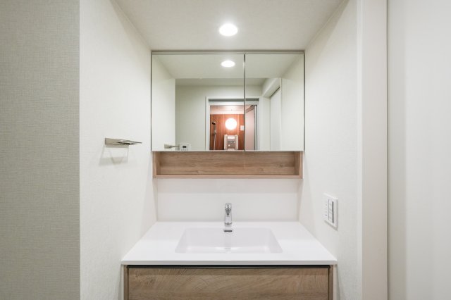 洗面設備　スペースが確保できる洗面所です