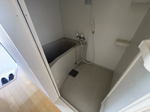 バス・シャワールーム　※同間取別室のものになります。