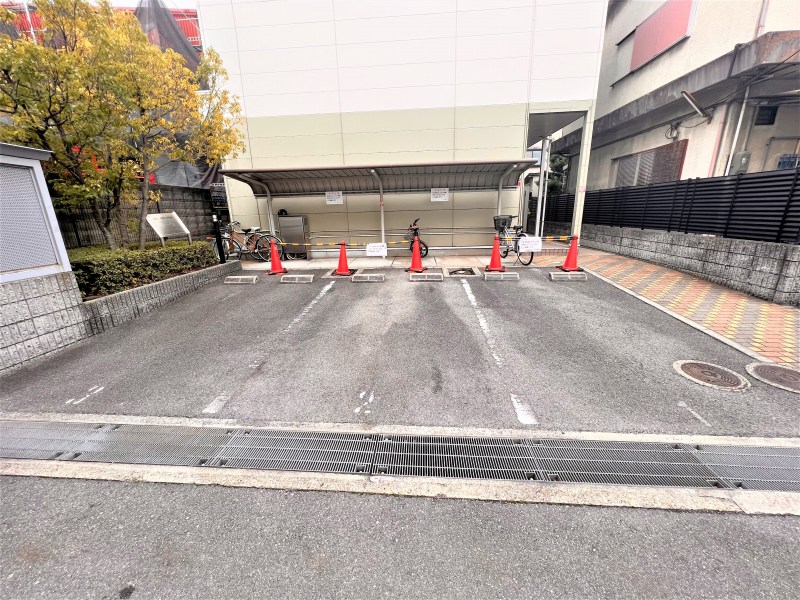 その他　駐車場は別料金となります。