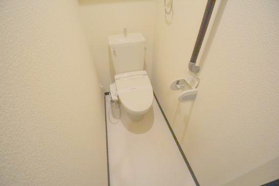 トイレ　綺麗なトイレにはウォシュレット標準装備です。