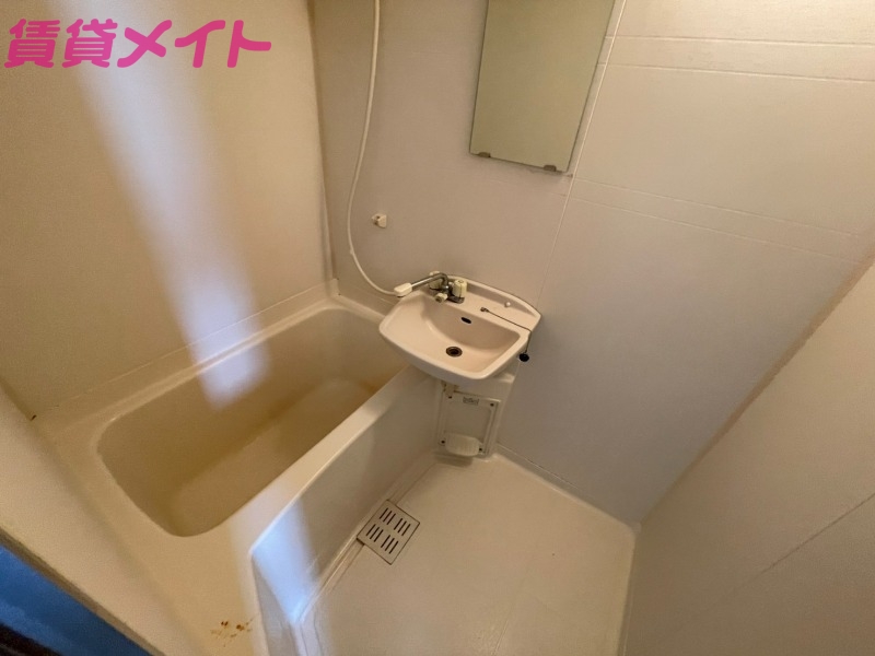 バス・シャワールーム　同物件、別部屋の写真です