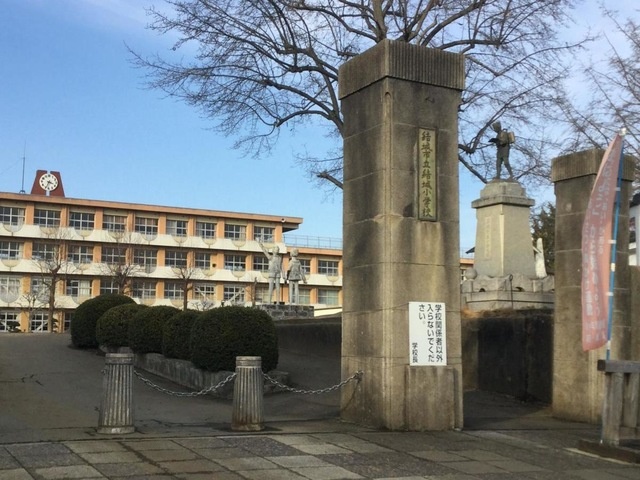 小学校　結城市立結城小学校（小学校）まで2011m