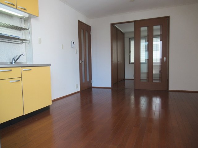 居室・リビング　こちらのリビングで趣味の時間をお楽しみください