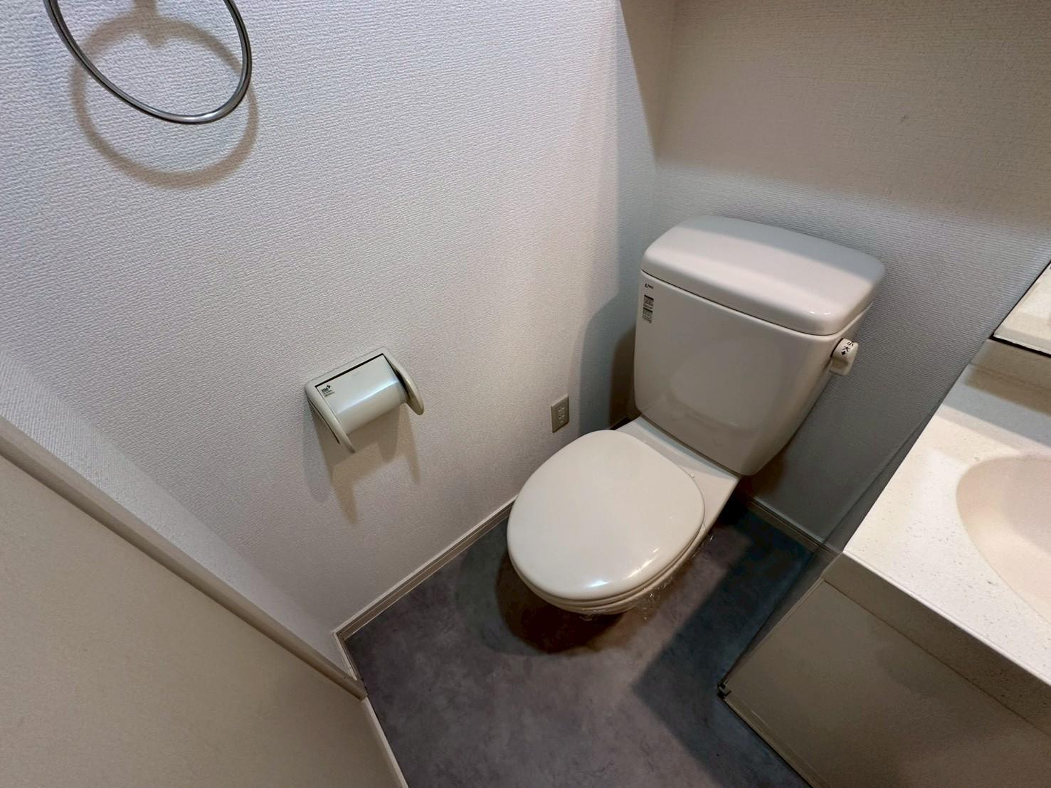 トイレ　温水洗浄便座設置予定(別部屋参考写真)