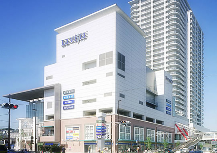 ショッピングセンター　ラビスタ新杉田店（ショッピングセンター）まで450m