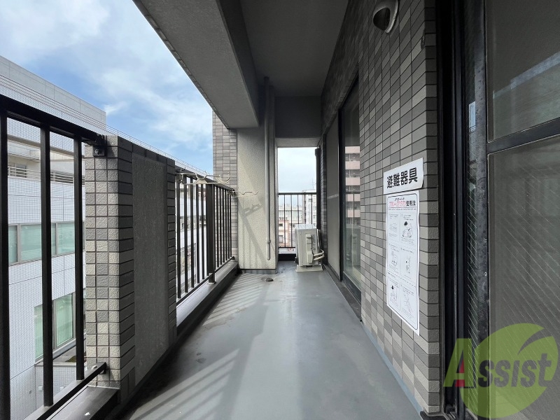 バルコニー　バルコニーは幅があり、広い印象を受けました。