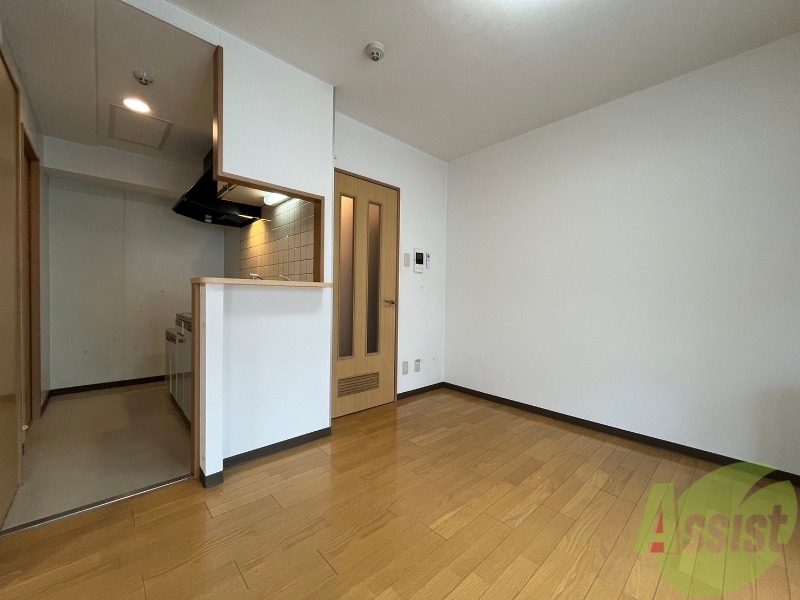 居室・リビング　リビングです。木目のフローリングが落ち着きますね。