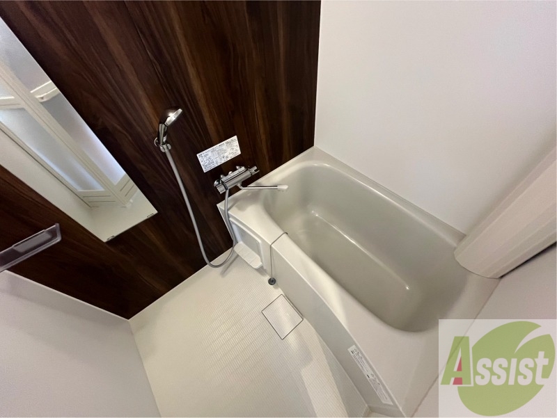 バス・シャワールーム　お風呂になります。一日の疲れを癒してくださいね。