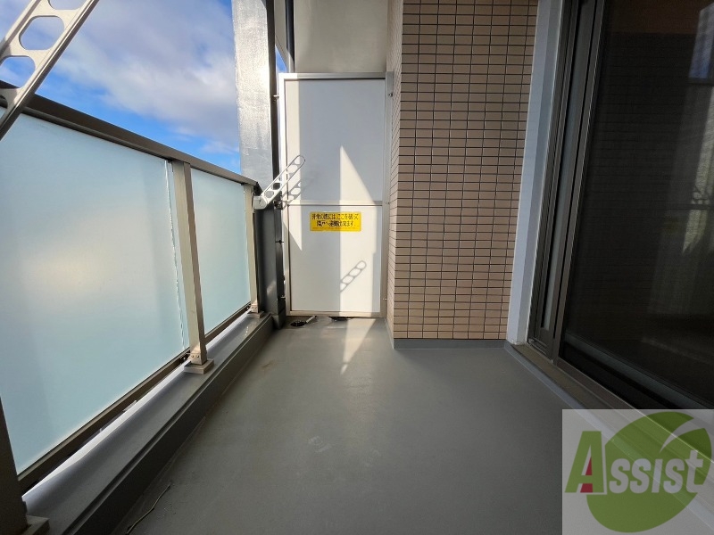 バルコニー　バルコニーは幅があり、広い印象を受けました。