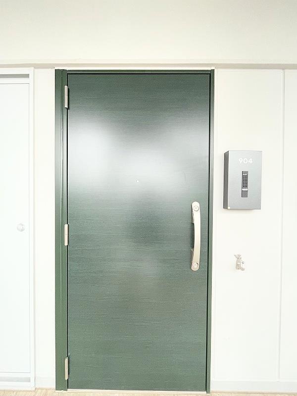 玄関　玄関外側・ダブルロック