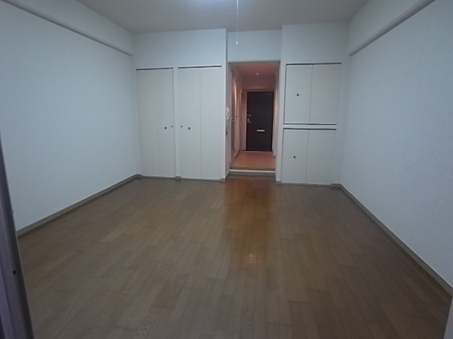 居室・リビング　奥行きのある居室空間