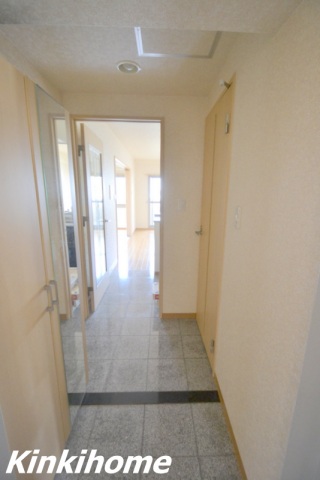 玄関　写真は別のお部屋です。