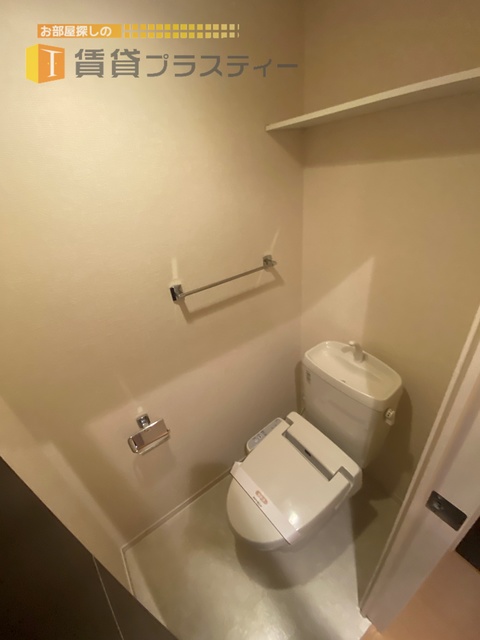 トイレ　温水洗浄暖房便座付！