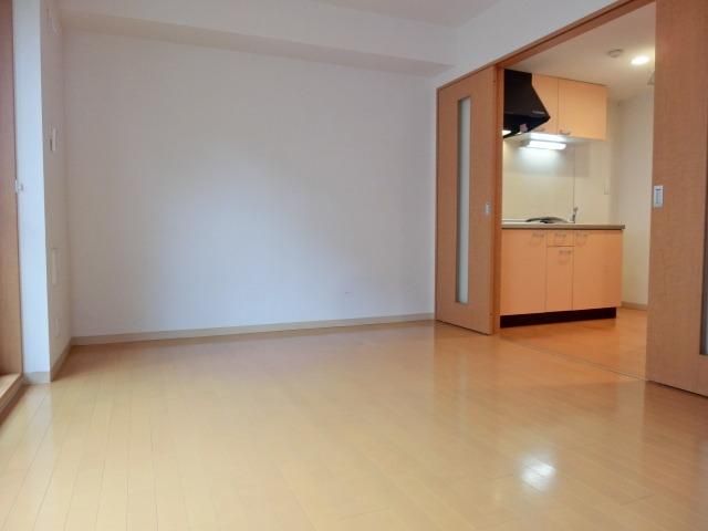 居室・リビング　広々フローリング洋室8.2帖