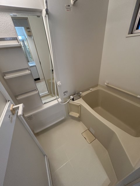 バス・シャワールーム　同物件別号室のものです。