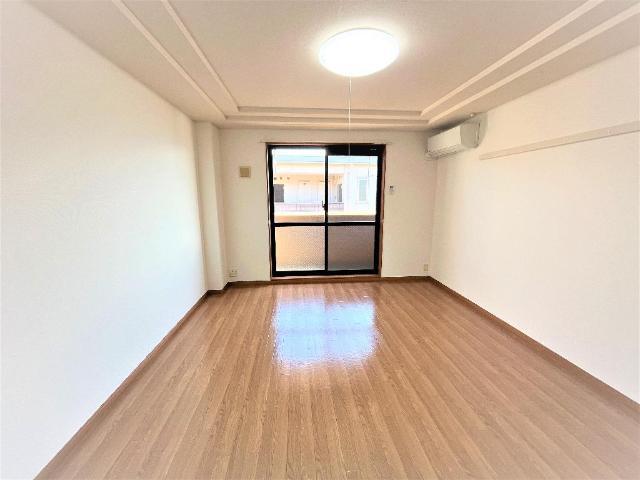 居室・リビング　室内