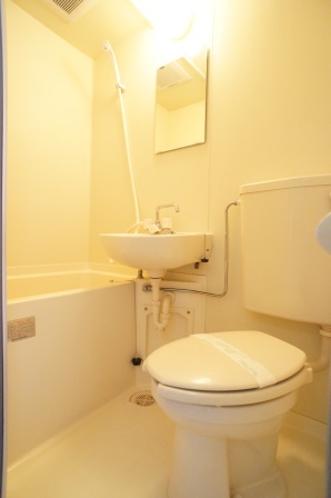 バス・シャワールーム　お掃除のしやすい３点ユニットです