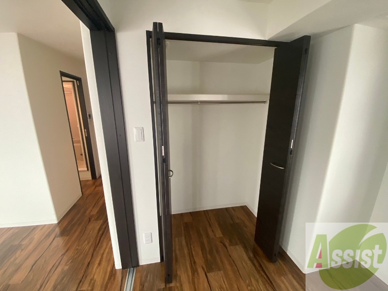 収納　クローゼットは奥行きもあり、荷物が多い方でも安心です。